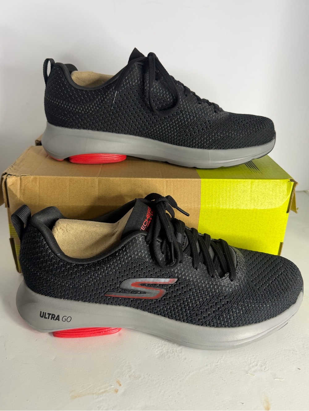Skechers Black Knit Sneakers with Red Accent NIB men sz 8.5